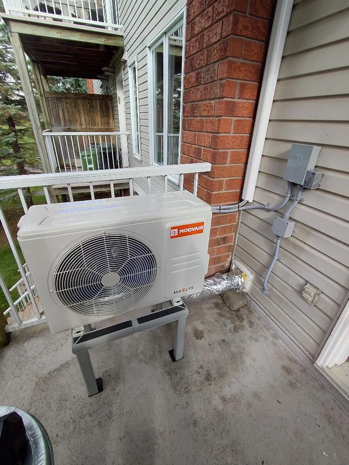AirZone Moovair outdoor heat-pump installation.