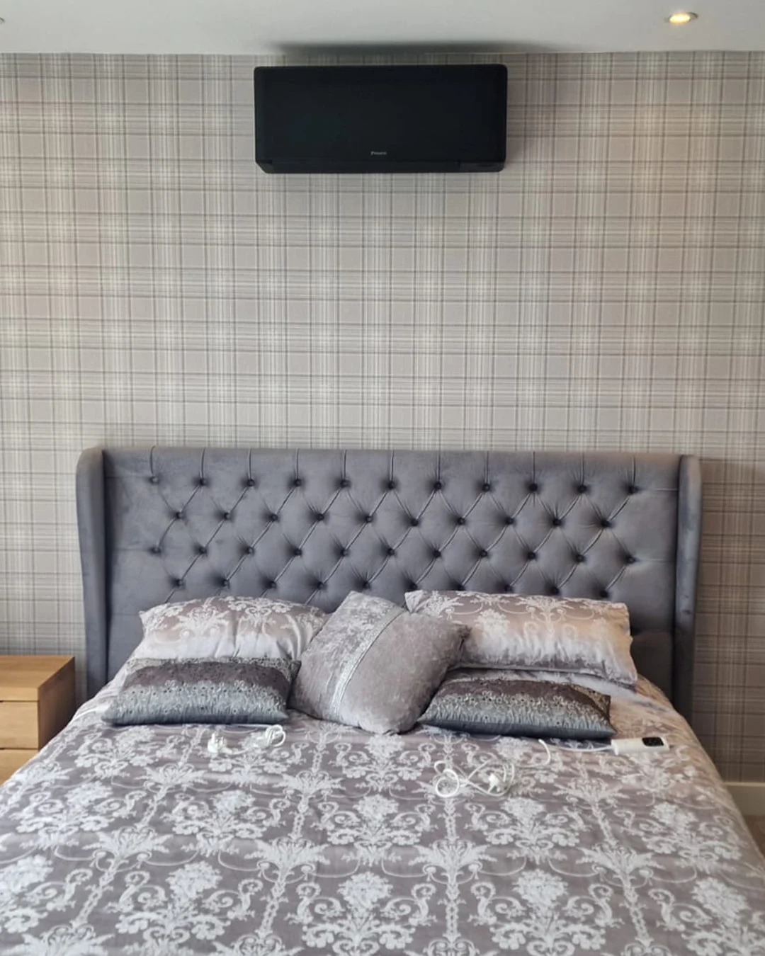 Daikin wall-mounted air-conditioning installation